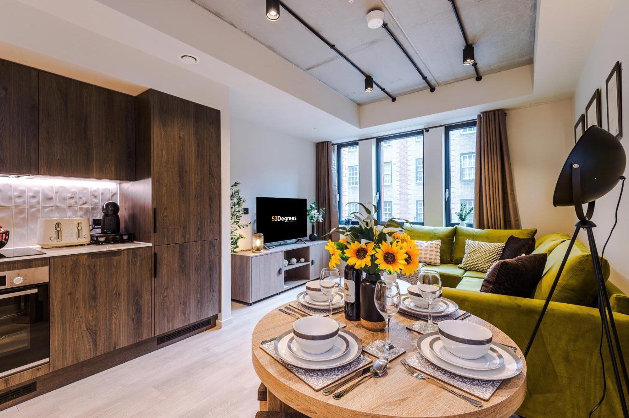 Apartment Luxe Centre In By 53 Degrees Property, Ideal For Business, Rooftop Garden & Wellness Studio! Birmingham