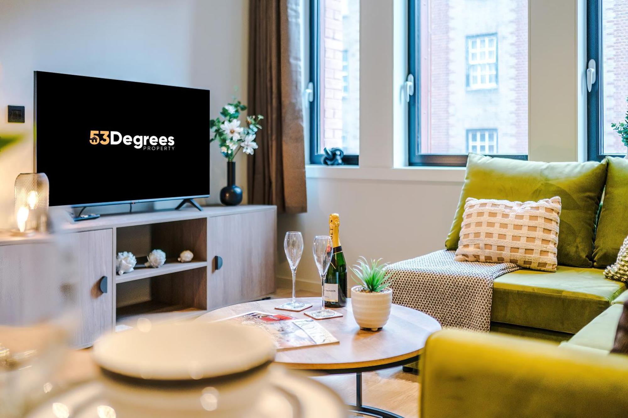 Luxe Centre In By 53 Degrees Property, Ideal For Business, Rooftop Garden & Wellness Studio! Apartment Birmingham