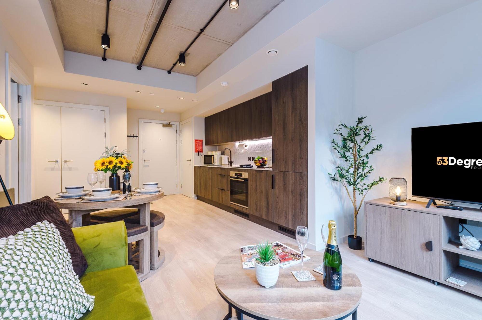 Luxe Centre In By 53 Degrees Property, Ideal For Business, Rooftop Garden & Wellness Studio! * Birmingham