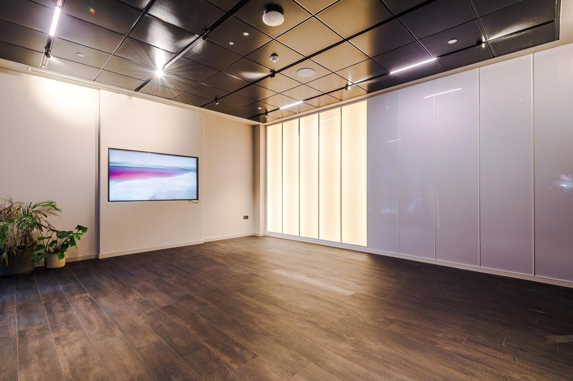 Luxe Centre In By 53 Degrees Property, Ideal For Business, Rooftop Garden & Wellness Studio! Apartment Birmingham