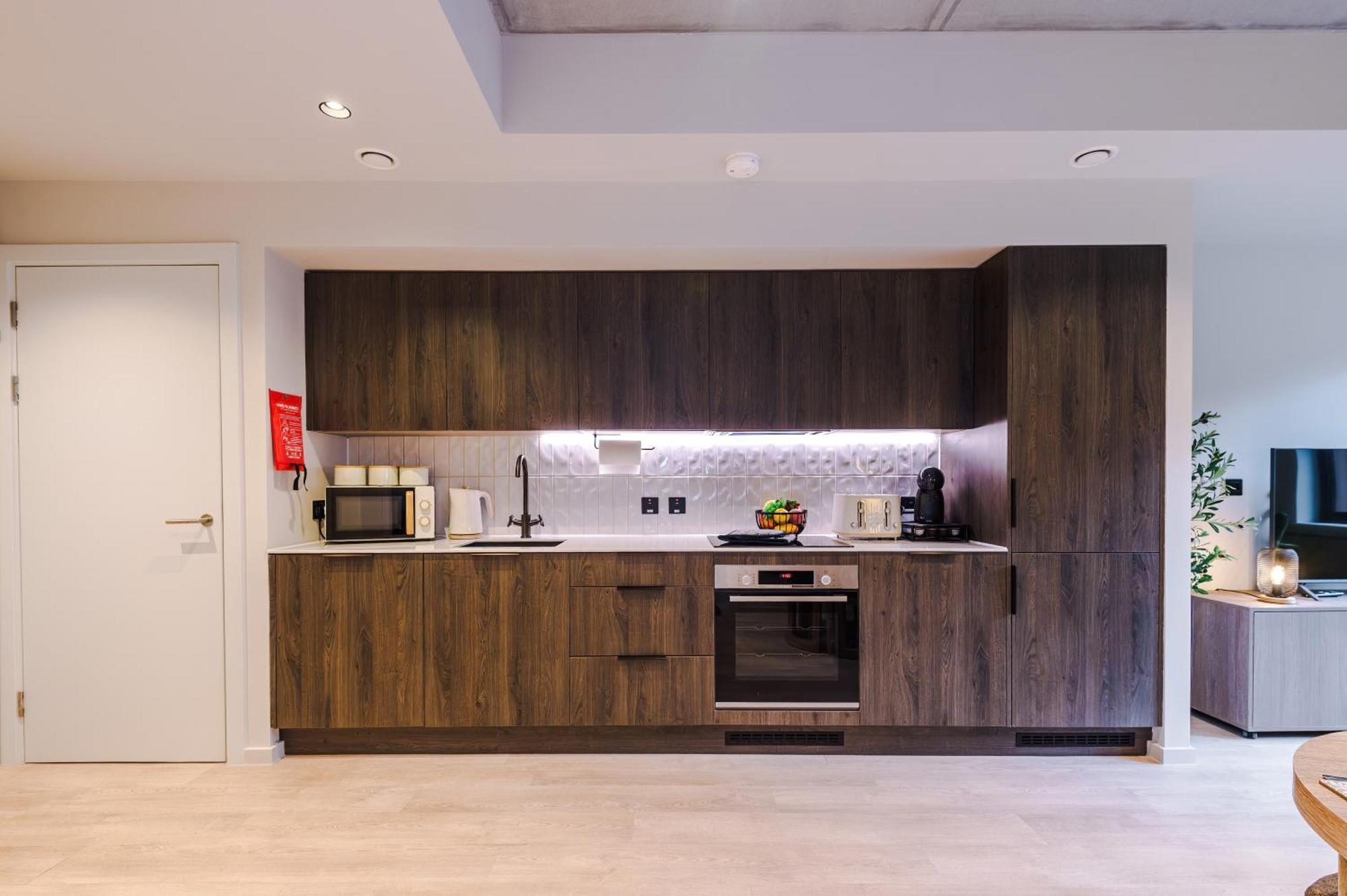 Luxe Centre In By 53 Degrees Property, Ideal For Business, Rooftop Garden & Wellness Studio! Apartment