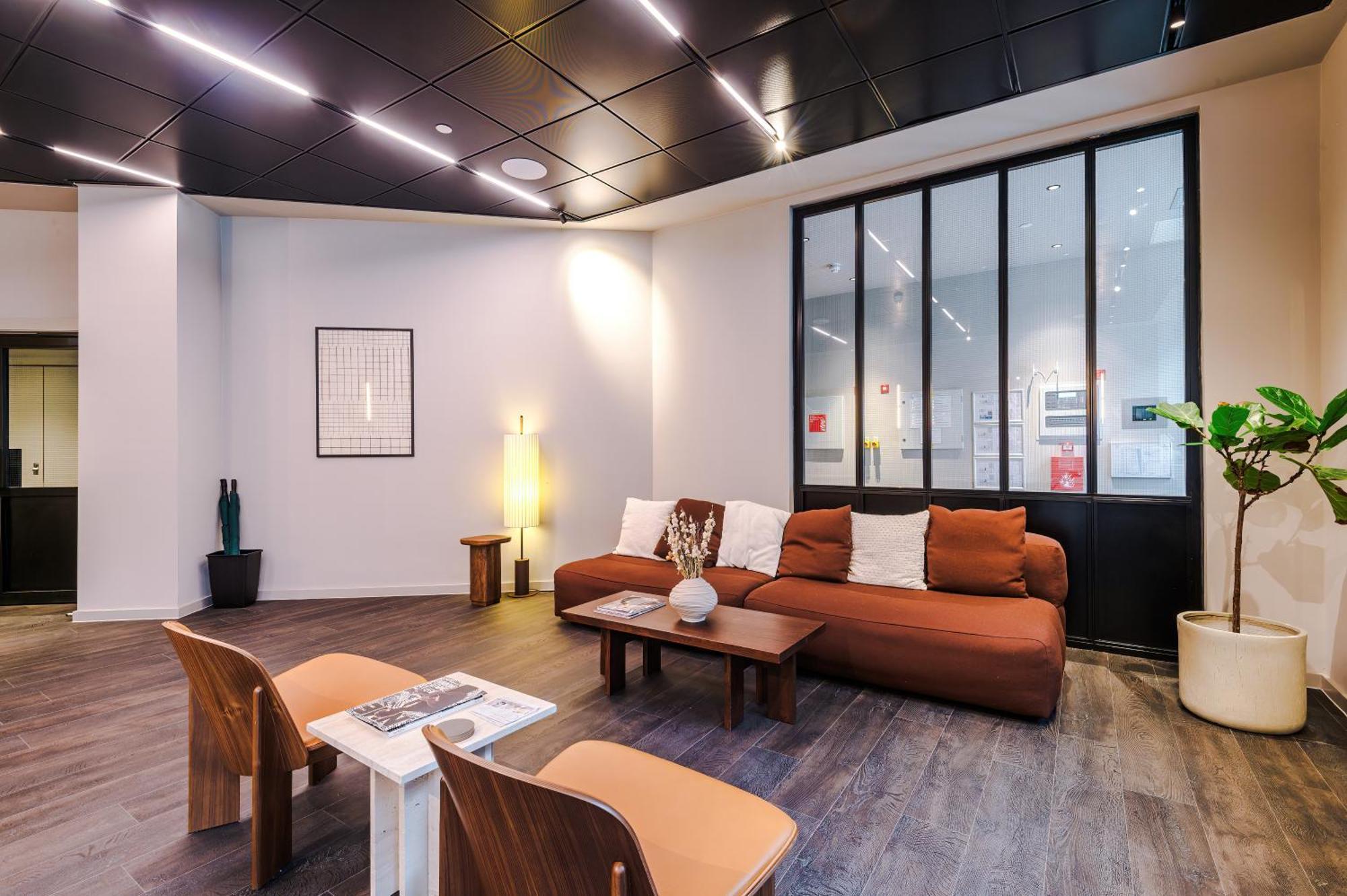 Luxe Centre In By 53 Degrees Property, Ideal For Business, Rooftop Garden & Wellness Studio! Apartment