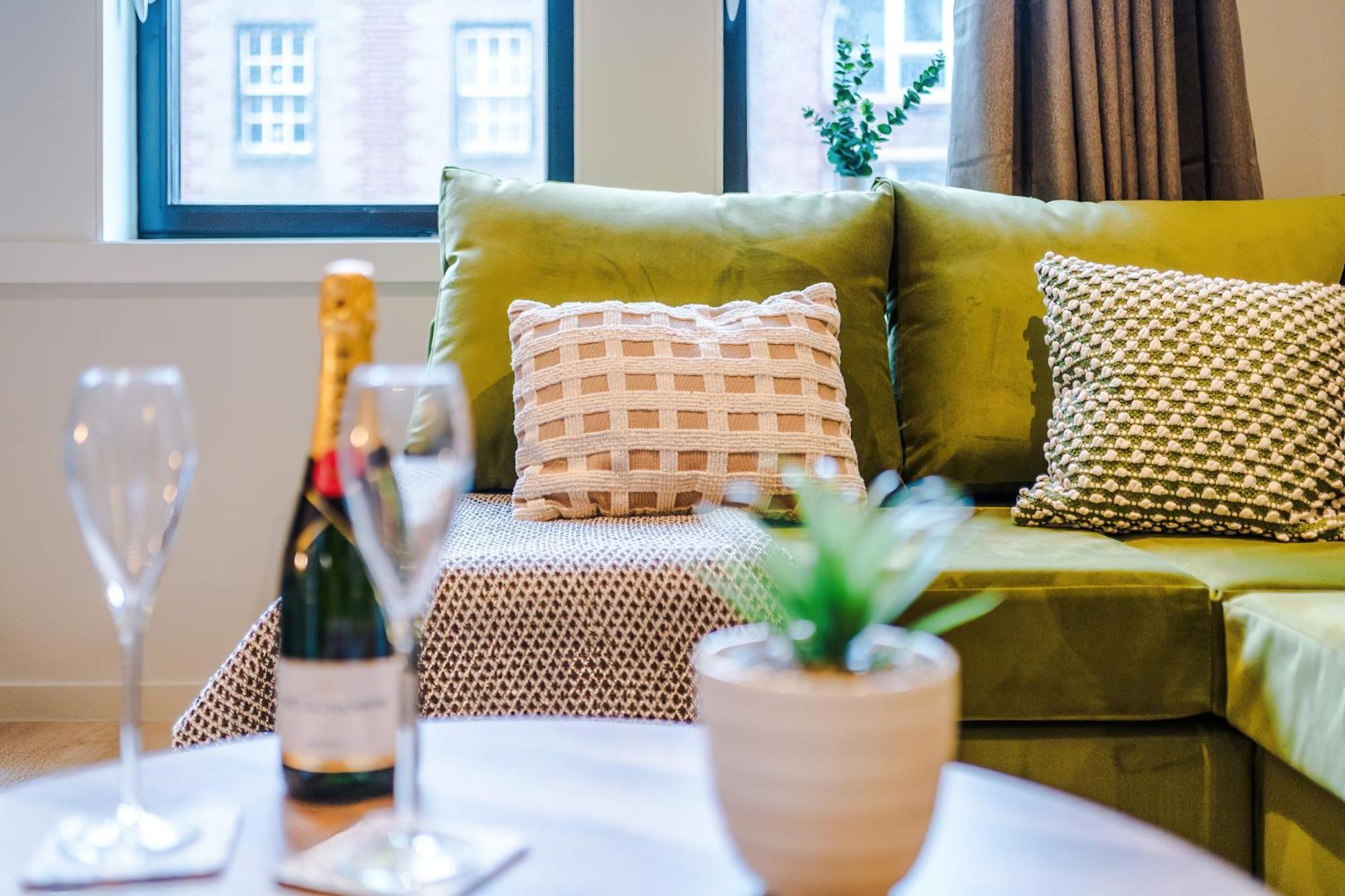 Apartment Luxe Centre In By 53 Degrees Property, Ideal For Business, Rooftop Garden & Wellness Studio!