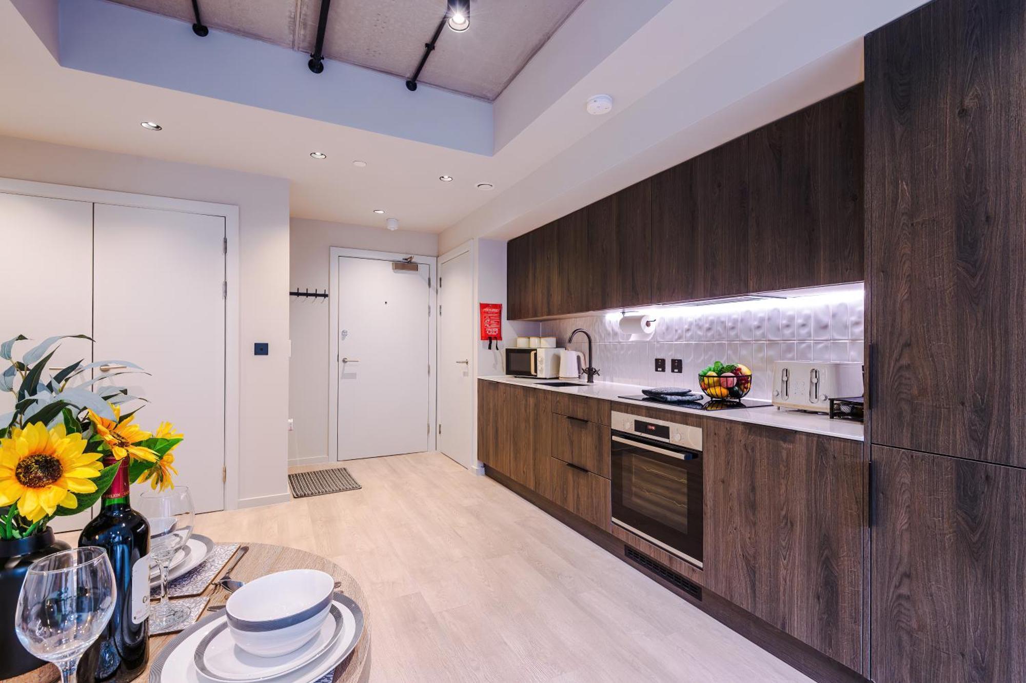 Luxe Centre In By 53 Degrees Property, Ideal For Business, Rooftop Garden & Wellness Studio! * Birmingham