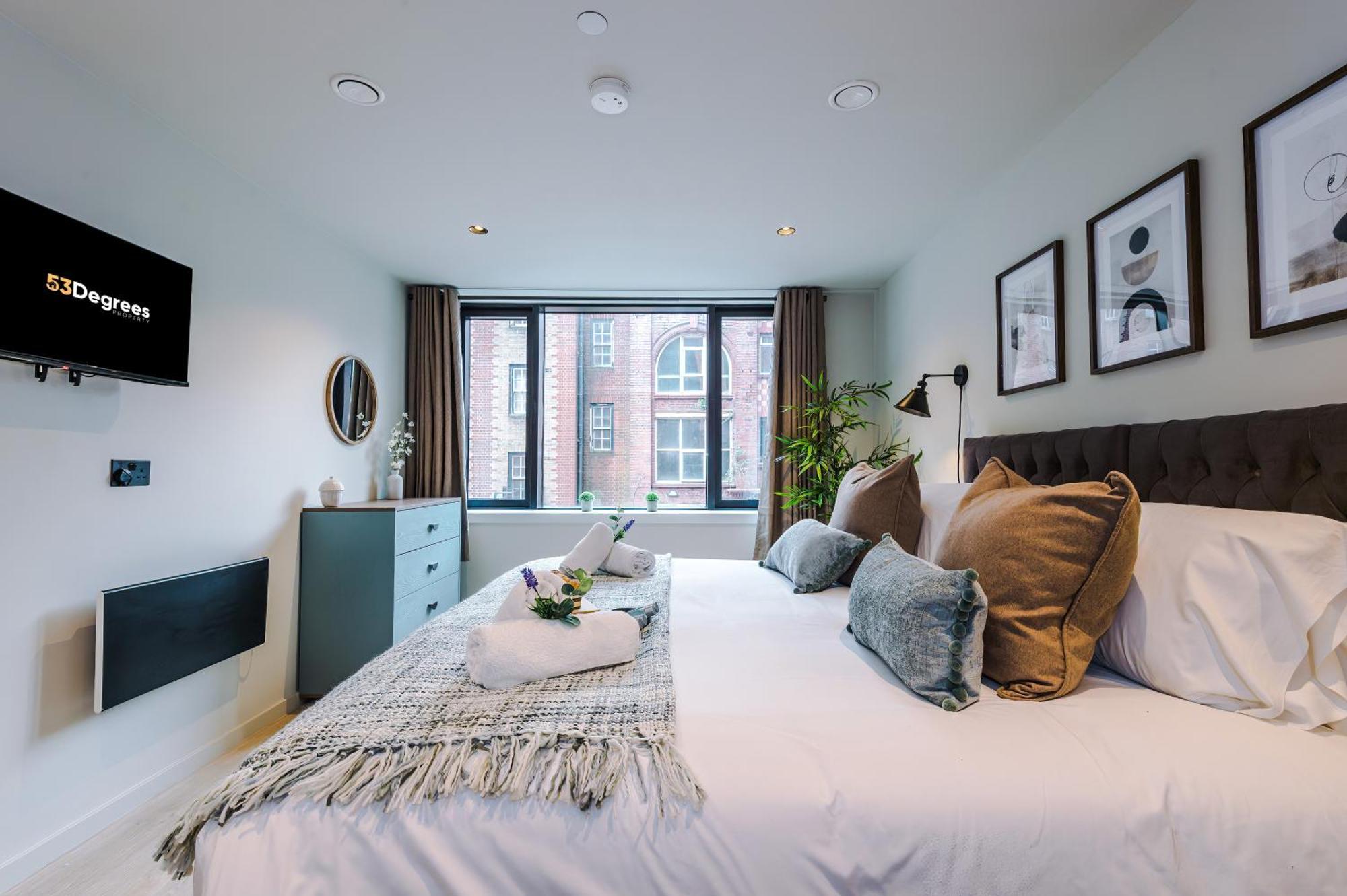 Luxe Centre In By 53 Degrees Property, Ideal For Business, Rooftop Garden & Wellness Studio! Apartment Birmingham