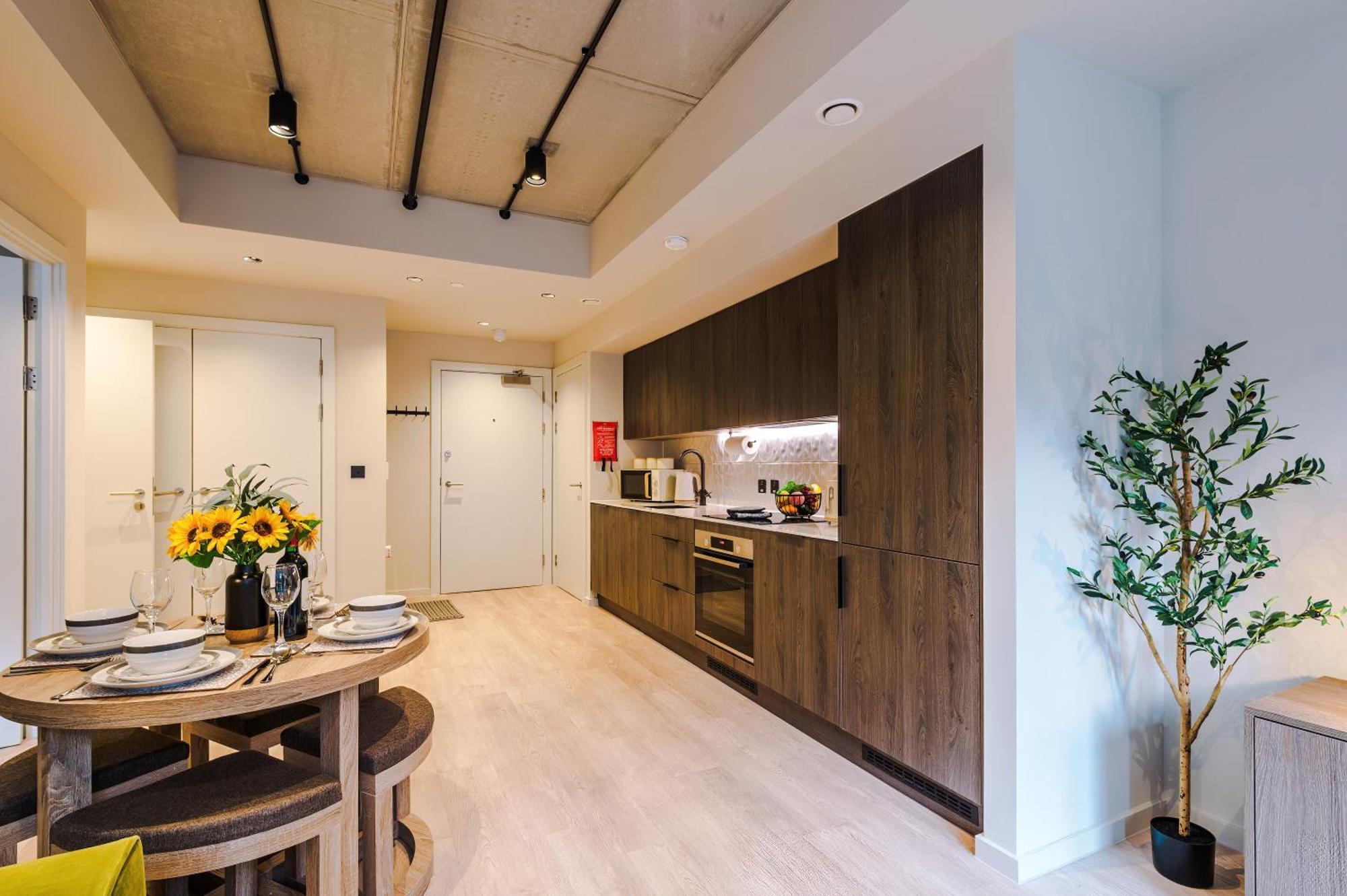 Luxe Centre In By 53 Degrees Property, Ideal For Business, Rooftop Garden & Wellness Studio! *